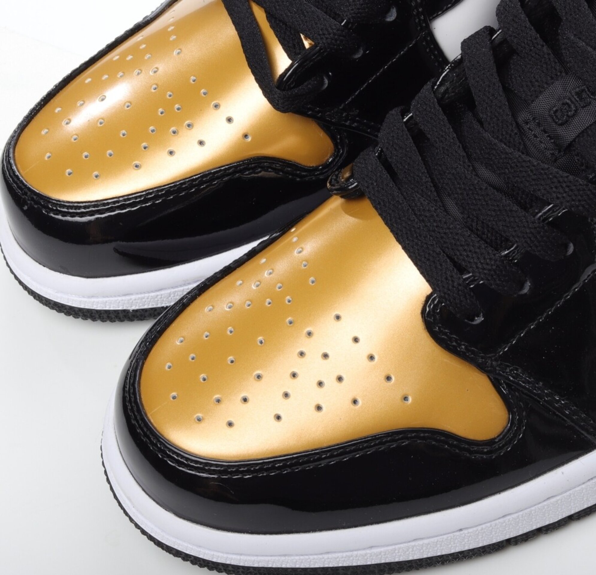 Jordan Low 1 oro/negra - 5